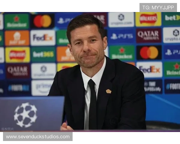 阿隆索欧冠赛后与弗林蓬神秘密谈十四分钟引发外界转会去向热议